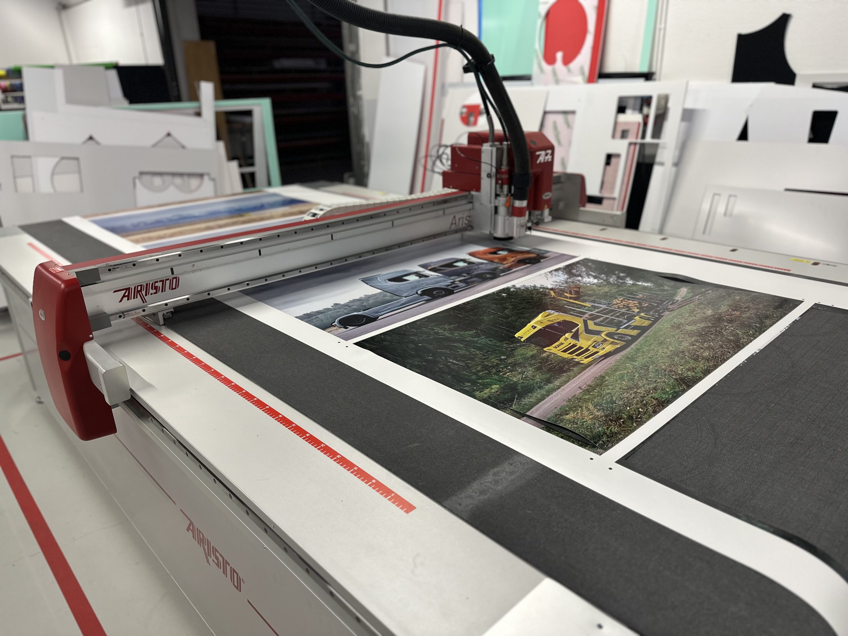 IMG 7269 scaled Brandnow skaber blikfang med professionelle skilte, bilreklamer og grafiske løsninger. Vi hjælper din virksomhed med at blive set – i hele Danmark.