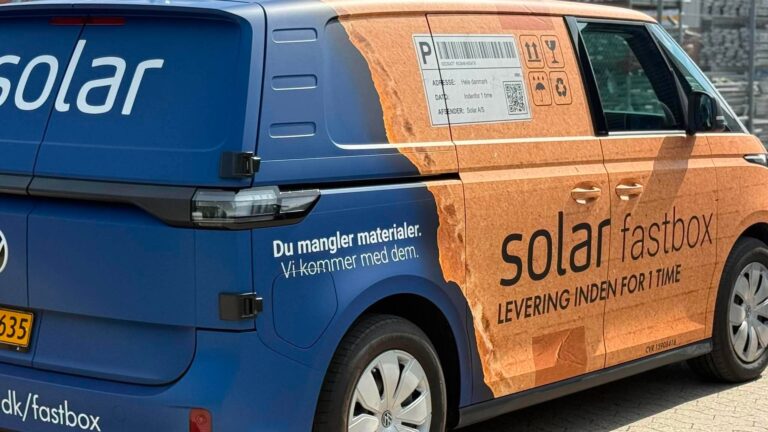 598094444 1410107437663217 2136442521090208510 n Brandnow skaber blikfang med professionelle skilte, bilreklamer og grafiske løsninger. Vi hjælper din virksomhed med at blive set – i hele Danmark.
